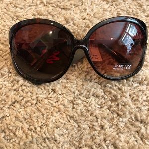 2B Bebe sunglasses